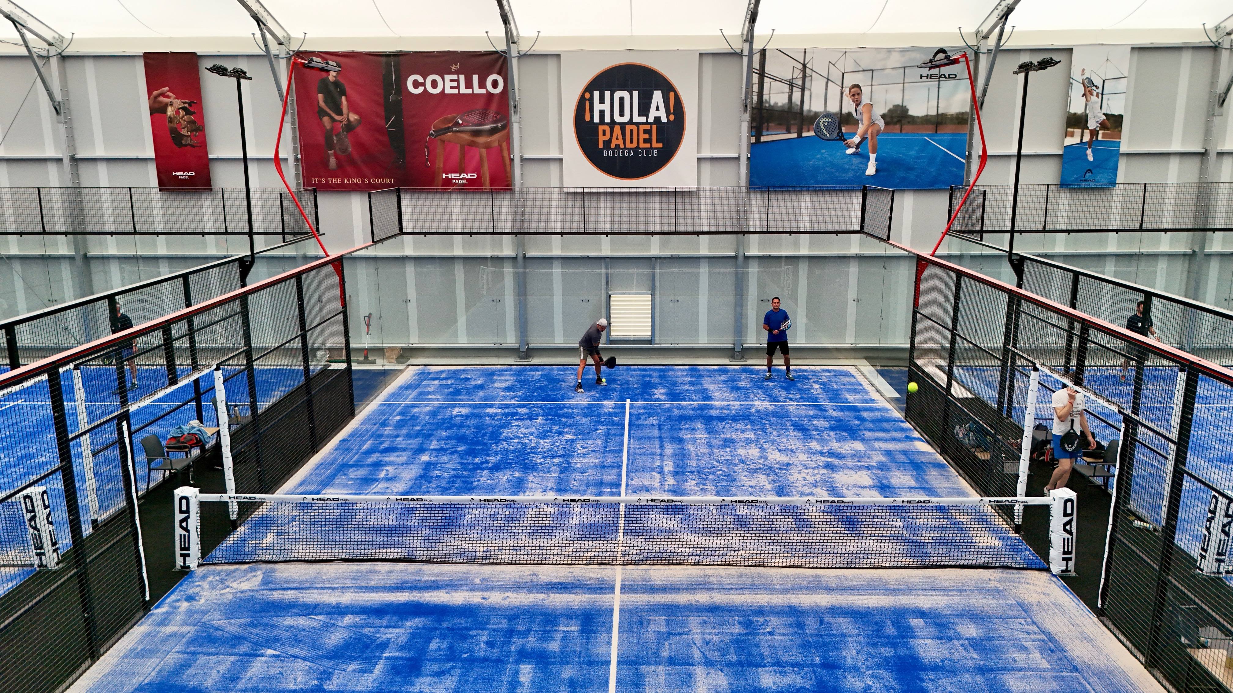 Match sur les terrains ¡HOLA! PADEL